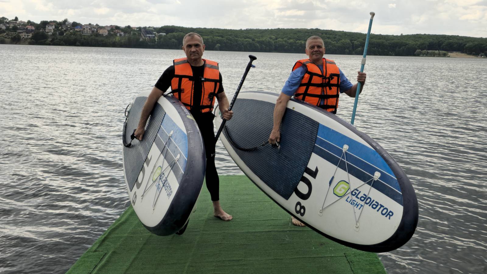 Переможець на дистанції одна морська миля в категорії мастерс із SUP бордингу доцент ТНТУ ім. І. Пулюя Ярослав Курко та призер доцент ТНПУ ім. В. Гнатюка  Сергій Корнієнко
